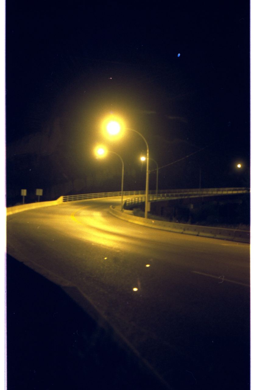 Rodovia brasileira ao entardecer